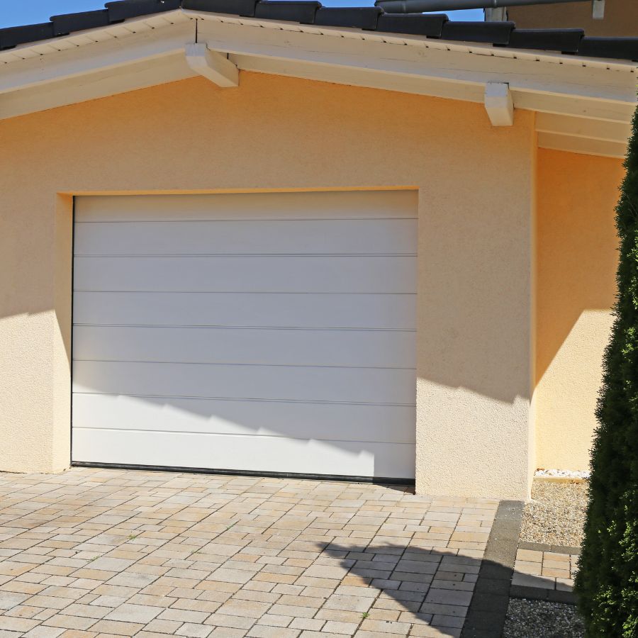 Recognizing that garage door problems can arise unexpectedly, we've established an emergency repair service that operates 24/7.