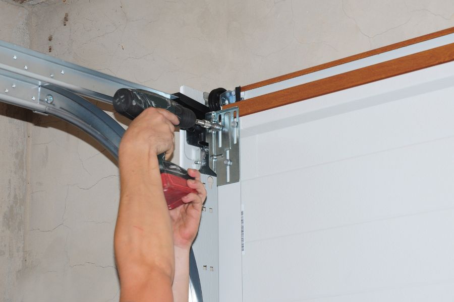 At Cincinnati Garage Door Repair Experts, we’re experts in new garage door installations.